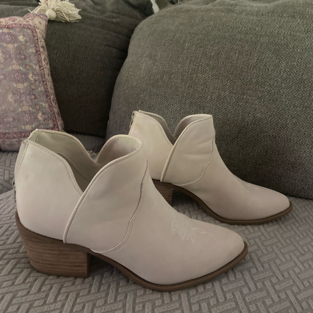 Cushionaire Western Boots with Memory Foam Insole